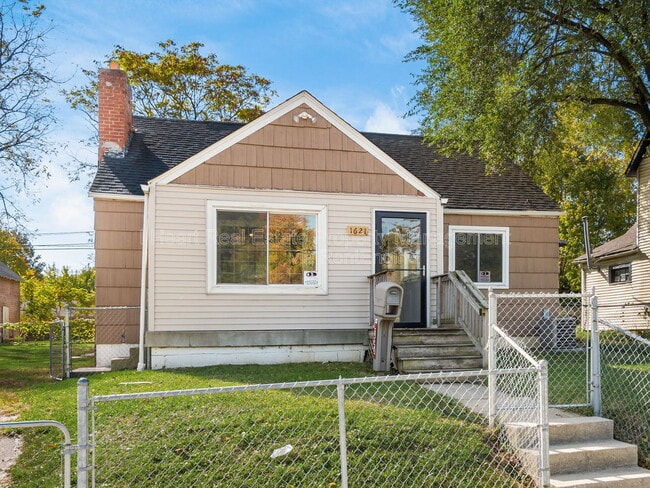 1621 Sullivant Ave