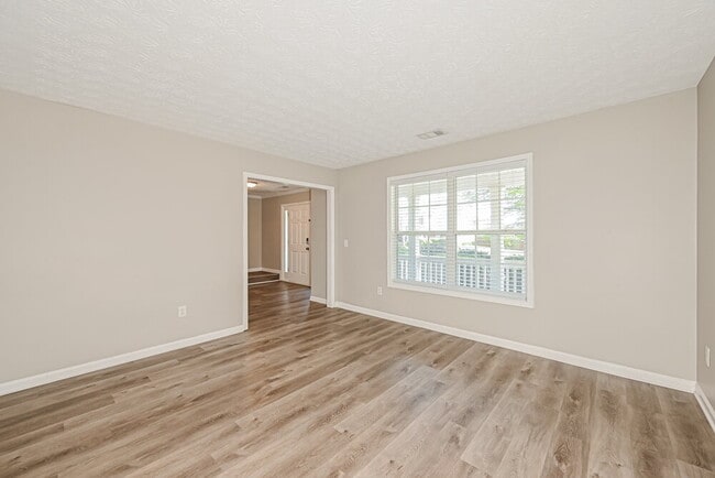 Photo - 734 Thompson Ridge Dr