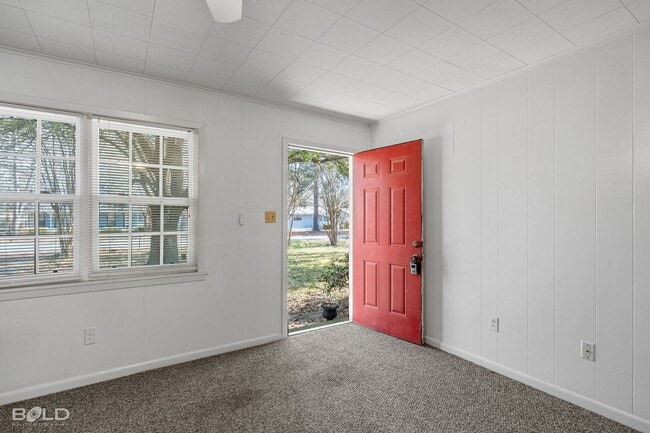 Photo - 7062 Winburn Dr