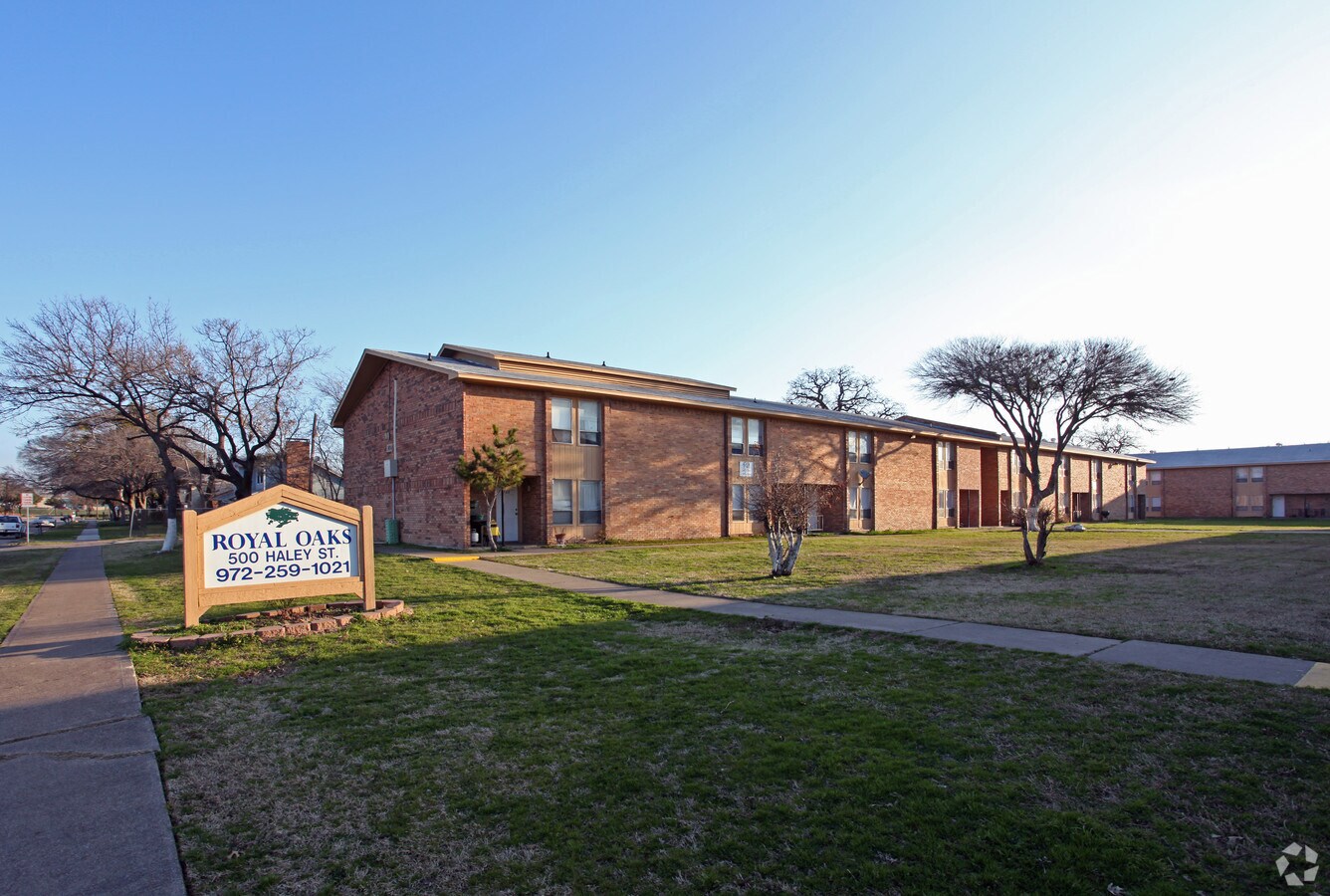 Royal Oaks - Royal Oaks Apartments
