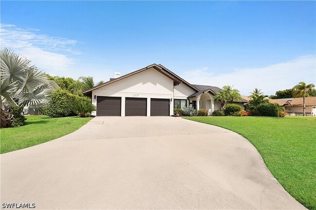 Photo - 2307 Queens Way