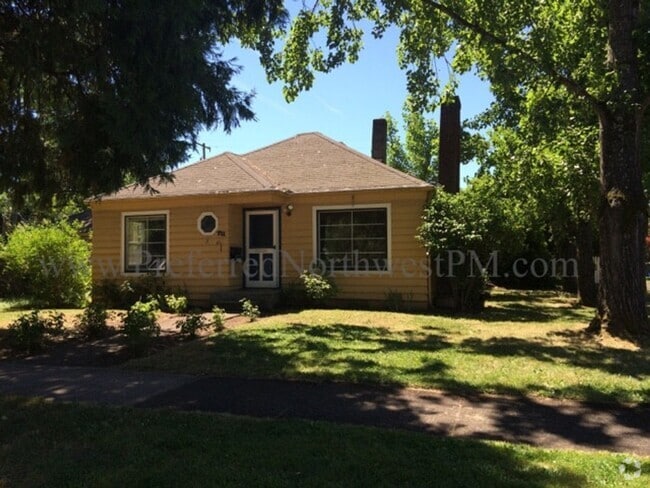 Building Photo - 711 F St Rental