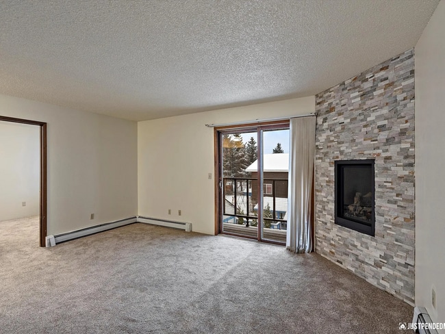 Building Photo - 907 W 27th Ave