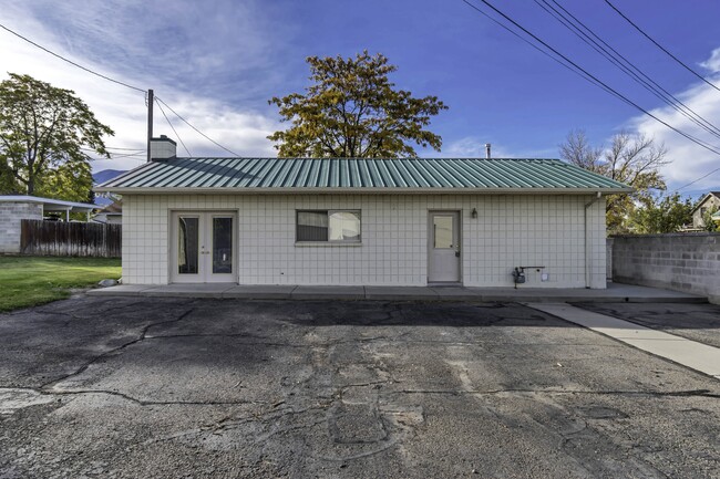 Building Photo - 450 N 500 E