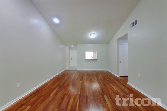 Photo - 4442 Sandhurst Dr