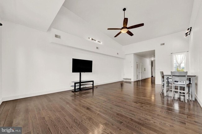 Photo - 1635 N 33rd St