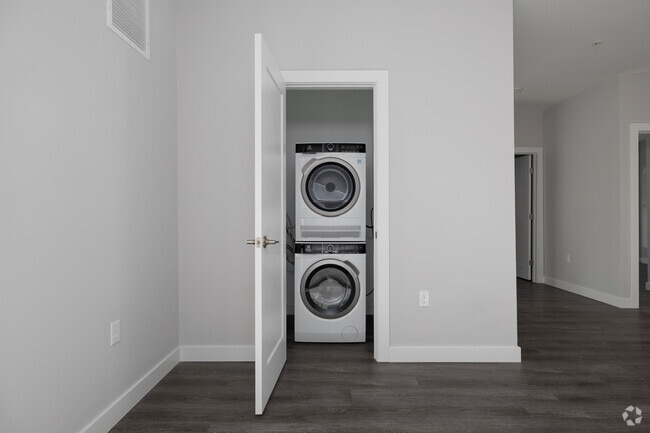 2BR, 2BA - 1,056SF - Laundry