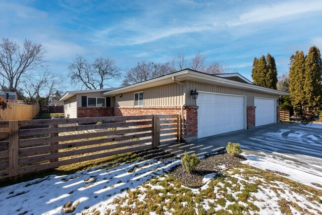 Building Photo - 8561 W Goddard Rd