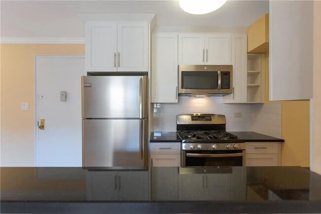 Beautiful 1 Bed 1 Bath Available - Beautiful 1 Bed 1 Bath Available Condo Unit 2G