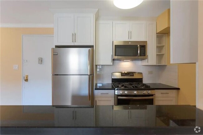 Building Photo - Beautiful 1 Bed 1 Bath Available Unit 2G Rental