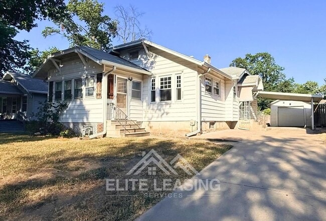 Building Photo - 326 SW Courtland Ave