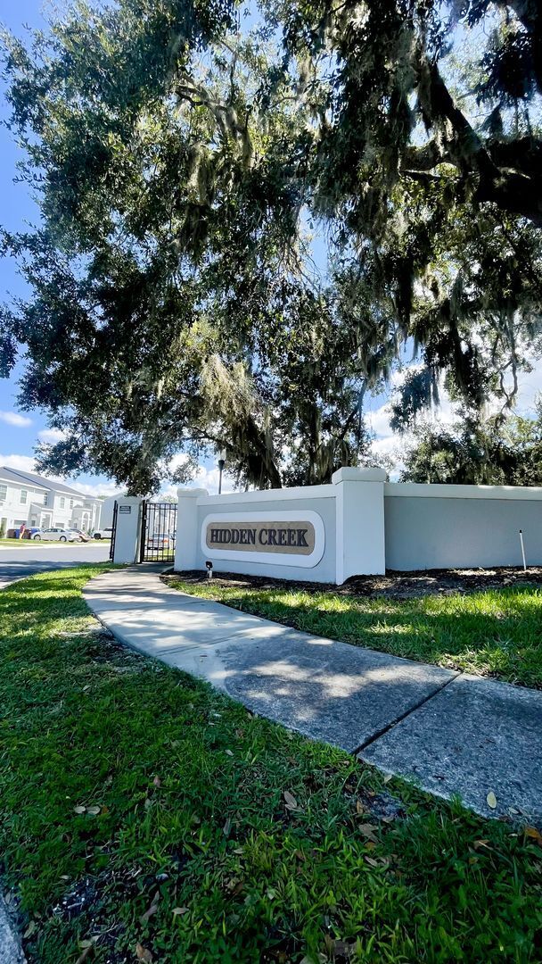 Building Photo - Beautifully Updated 3-Bedroom Townhouse in...