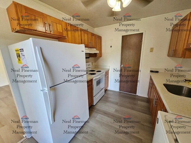 Photo - 3 bedroom, 1.5 bathroom and 2 parking condo.