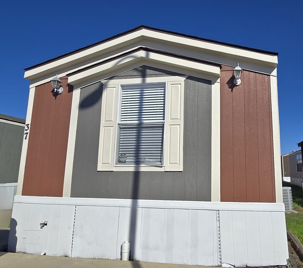Photo - 1120 N Vista Dr