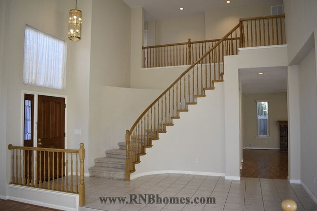 Photo - 2400 Carr Ct