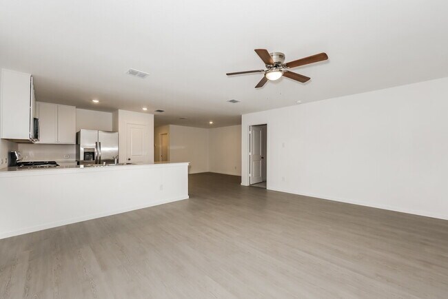 Photo - 2221 La Vis Ln