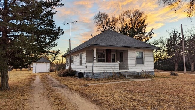 Building Photo - Cozy two bed in quiet town
