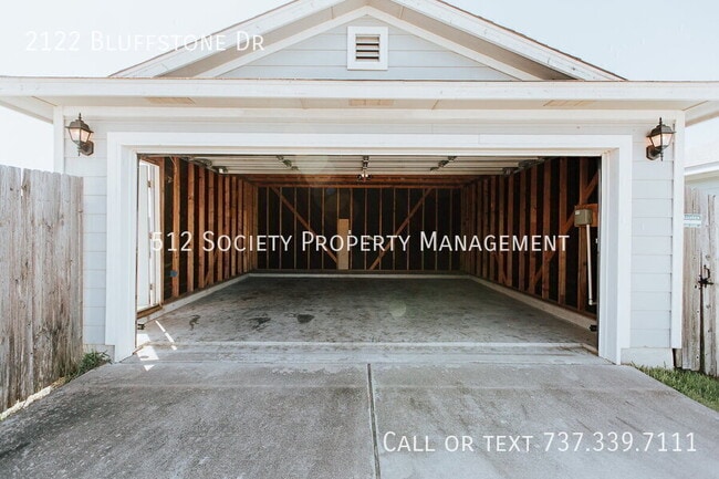 Photo - 2122 Bluffstone Dr