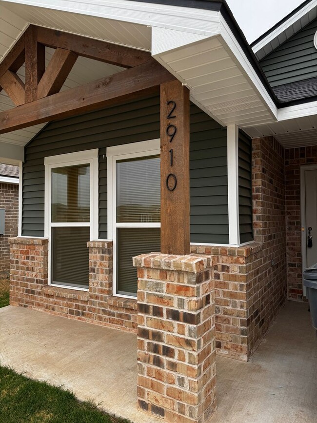 Photo - Located in Homestead!!! Newer Fabulous 3/2/1 CISD