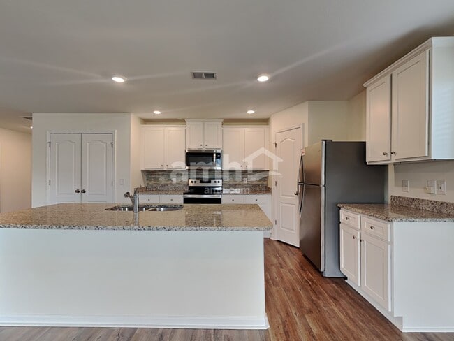 Photo - 2065 Southlea Dr