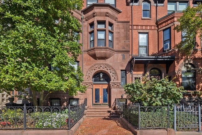Building Photo - 348 Beacon St Unit 4