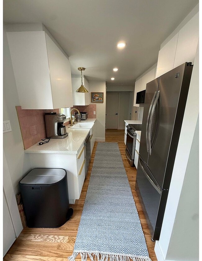 Building Photo - 4083 SW Dickinson St