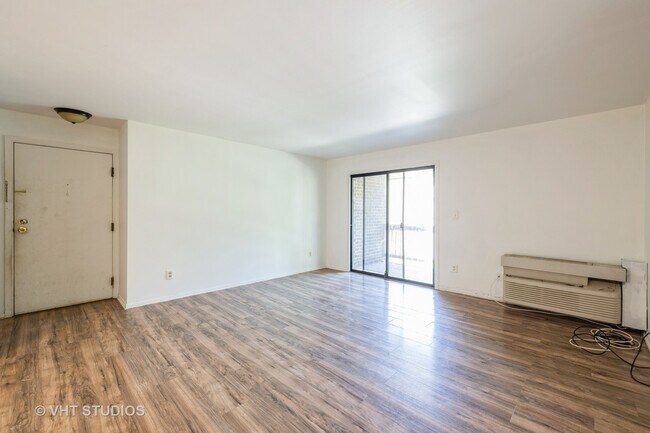 Photo - 568 Somerset Ln House