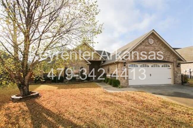 Building Photo - Gorgeous home in Bentonville!