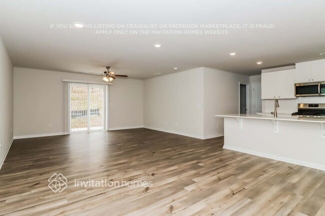 Photo - 127 Hazelnut Wy