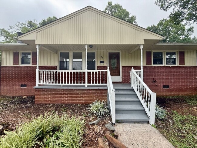 Three bedroom, 1 bath house in Burlington - Three bedroom, 1 bath house in Burlington