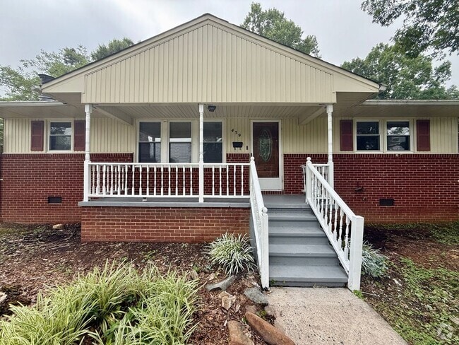 Building Photo - Three bedroom, 1 bath house in Burlington