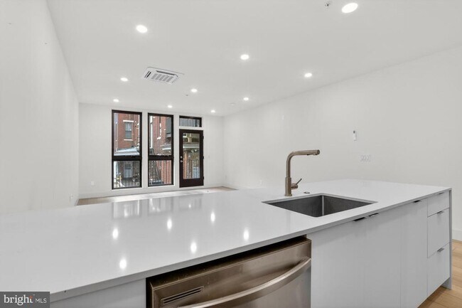 Photo - 2007 Cambridge St Unit 6