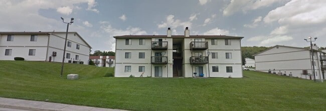 Building Photo - 401 Fairfax Rd Unit #401