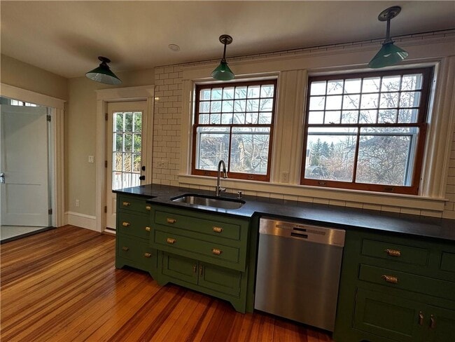 Photo - 100 Maple Ave