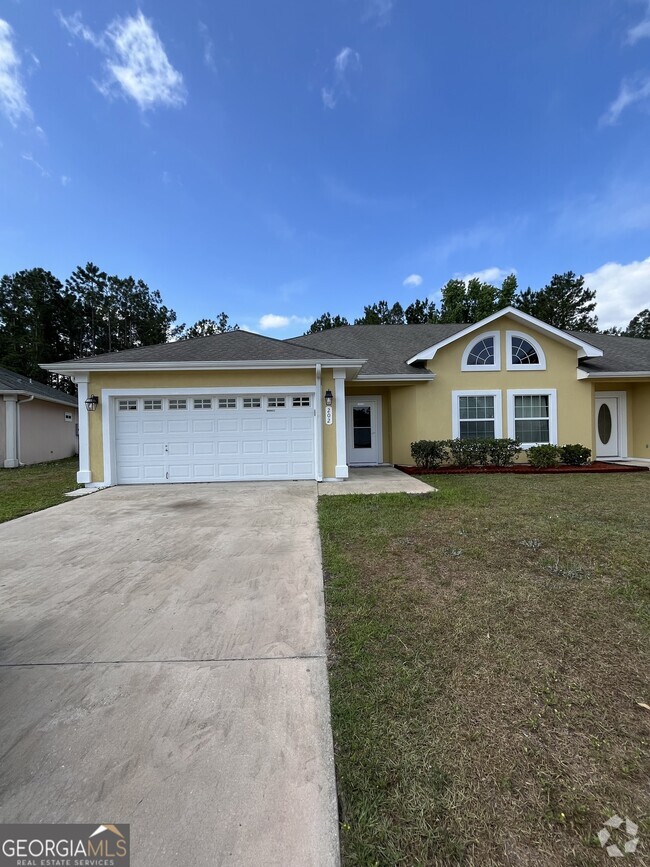 Building Photo - 202 Royal Palms Ave Rental