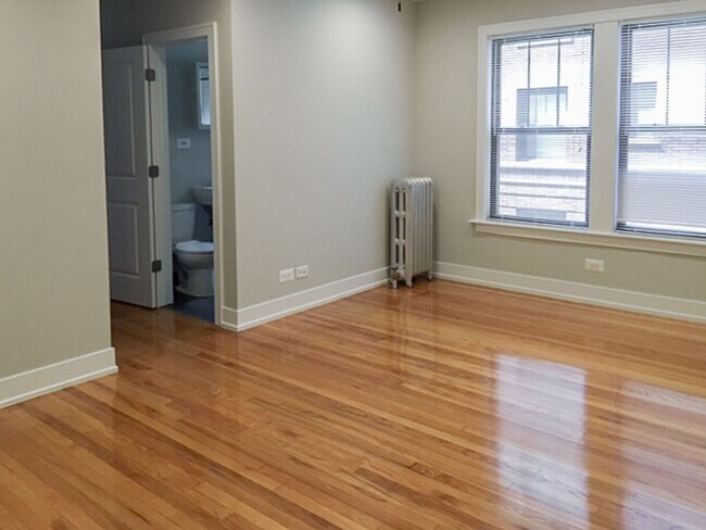 Photo - 538 W Cornelia Ave