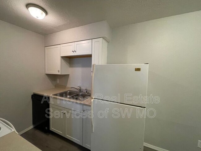 Photo - 900 S Crutcher Ave Unit Apt #1