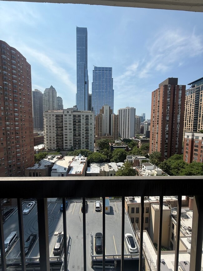 Photo - 33 W Delaware Pl Unit 14C