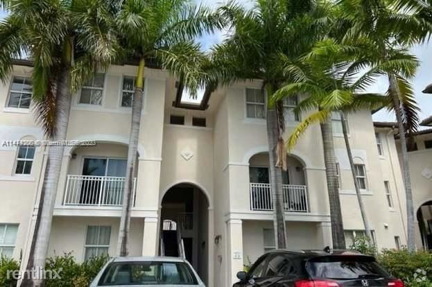 Building Photo - 3 br, 2 bath Condo - 11605 NW 89th St