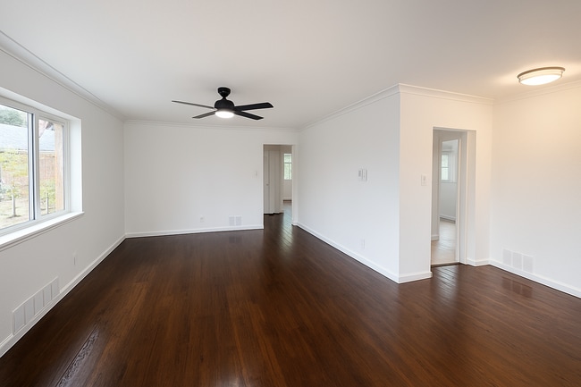 Photo - 1460 Elmira St