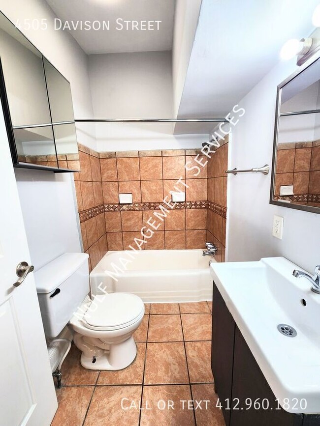 Photo - 4505 Davison St