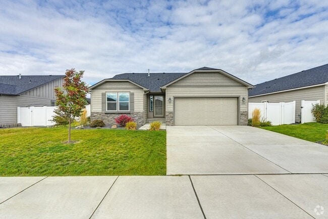 Building Photo - Bright 3-Bedroom Retreat with 2 Full Baths... Rental