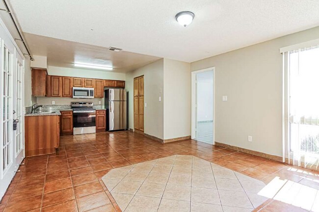 Photo - 6045-6S42 S 42nd St