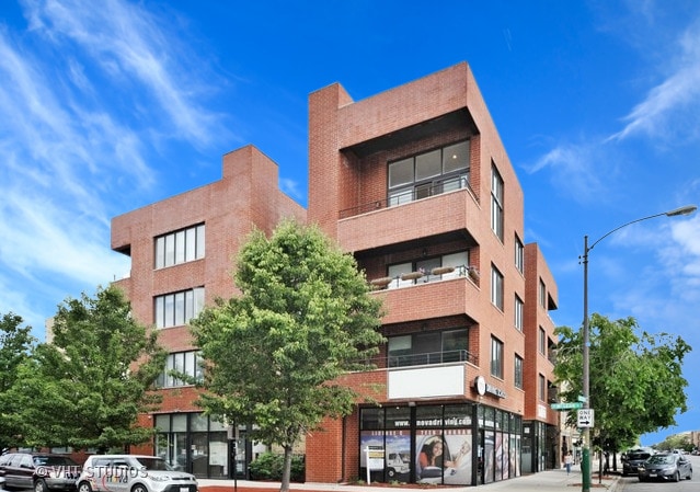 Building Photo - 2402 W McLean Ave Unit 301