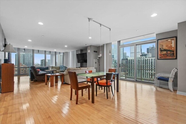 Building Photo - 3 bedroom in Chicago IL 60661 Unit 1301 Rental