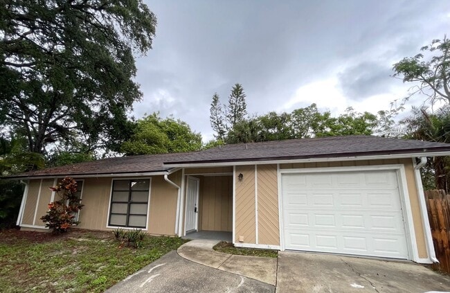Building Photo - Beautiful Single Family Home! $2395/1085ft2-South Sarasota, 3-Bed/2-Bath, Fully Renovated: Annual...
