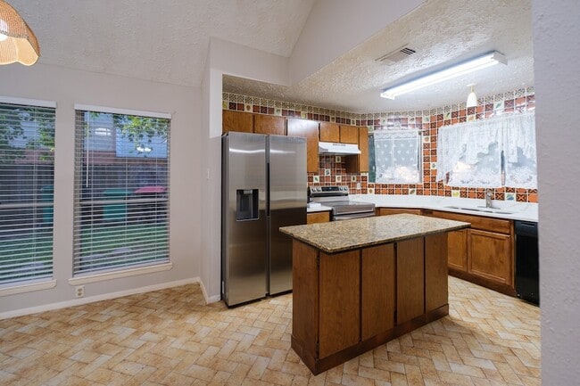Photo - 7521 Brookleaf Dr