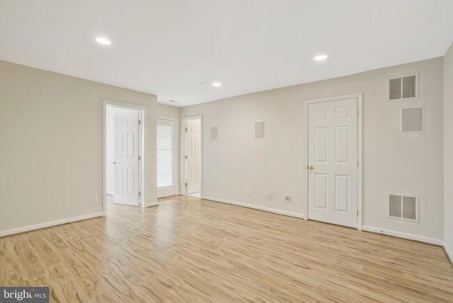 Photo - 6340 Walking Ln