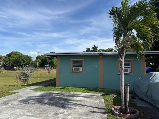 Building Photo - 229 NW 15th Ave