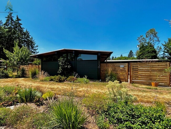 Building Photo - Mid-century Modern Single-family Home for ...